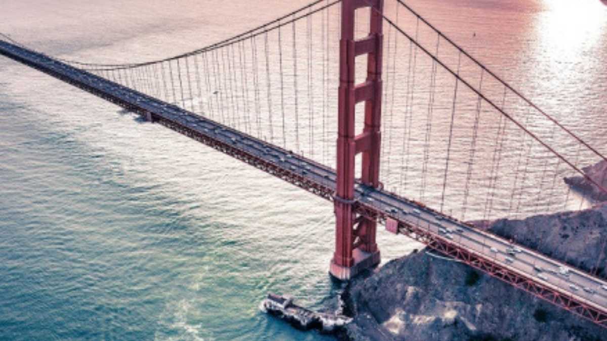 Golden Gate Bridge: Design and 2 Main Issues