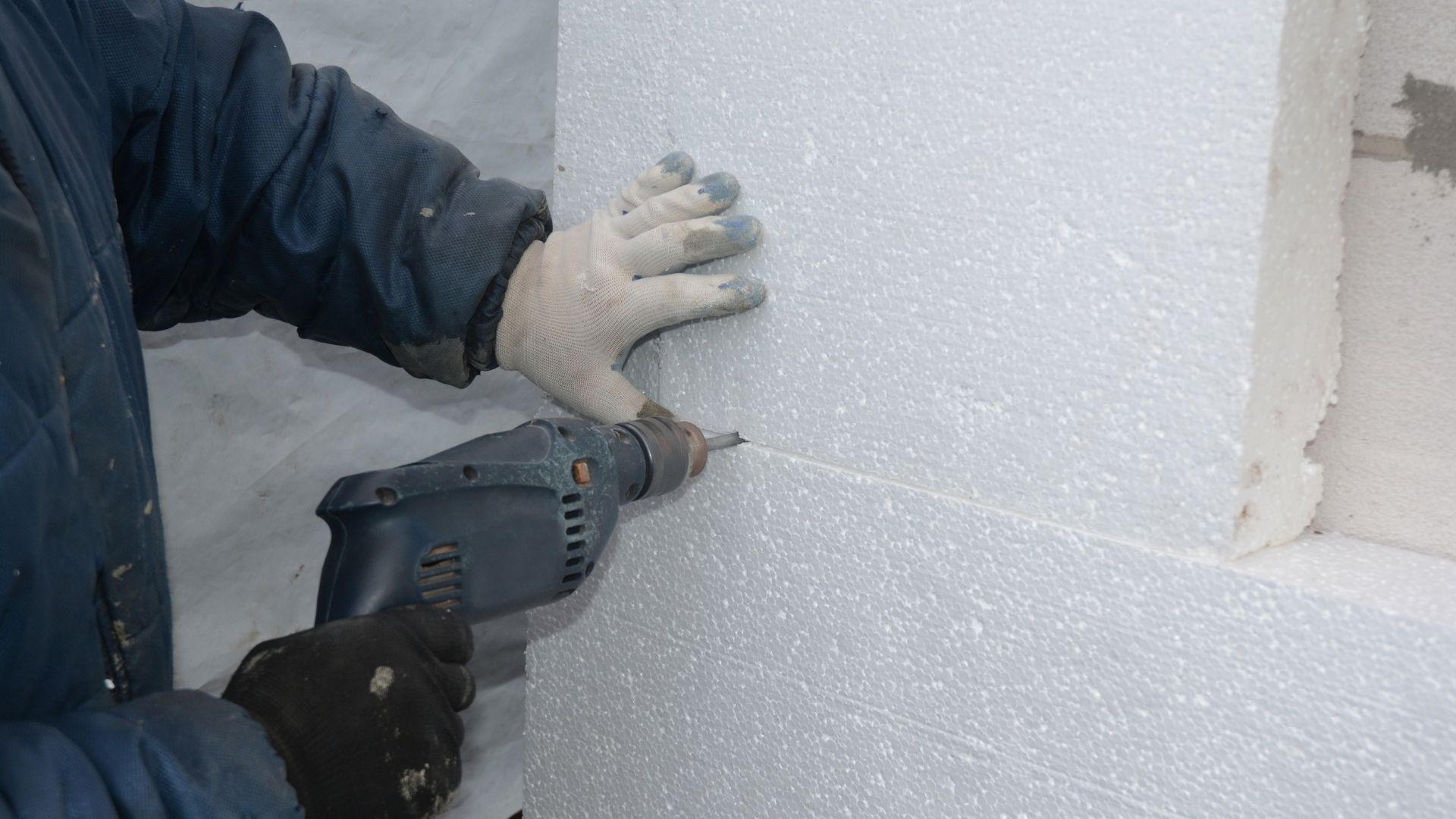 Polystyrene board for thermal bridging