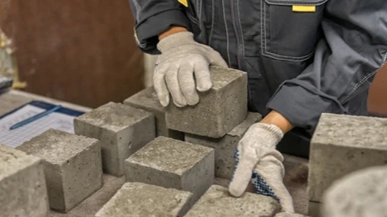 Compressive strength test of concrete