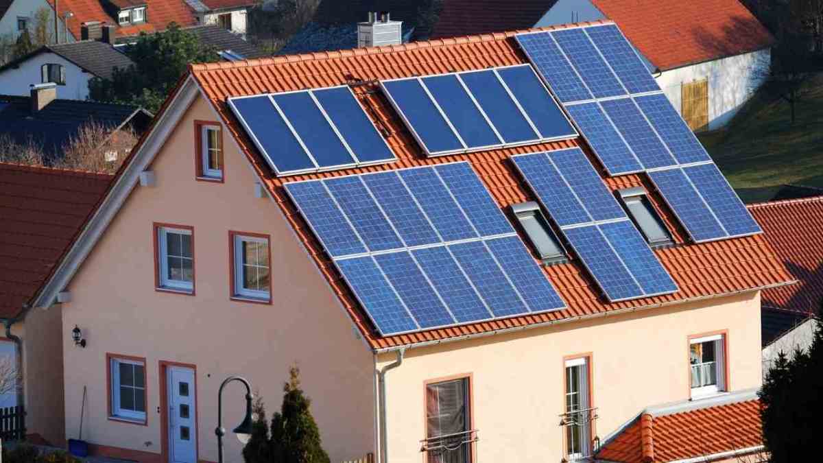 Ecological House – How to Build with Materials that Society Throws Away